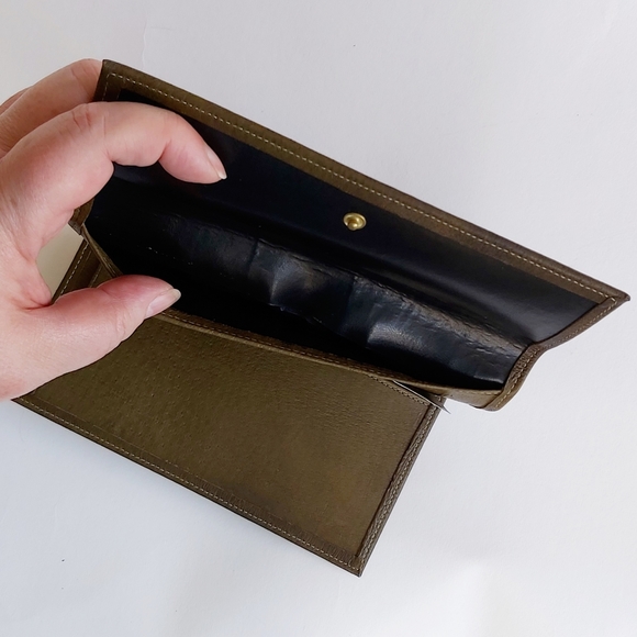 Tilley Olive Leather Trifold Wallet - Picture 4 of 7